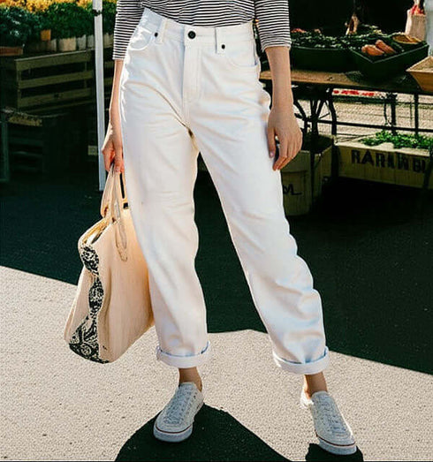 ג'ינס כותנה לבן בגזרת בלון גבוהה, סטייל נוח ומחמיא