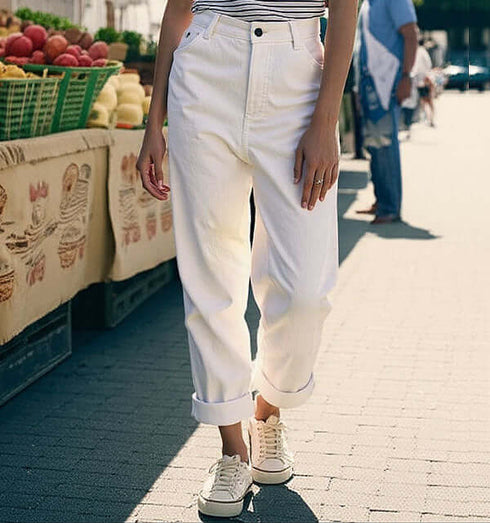 ג'ינס כותנה לבן בגזרת בלון גבוהה, סטייל נוח ומחמיא