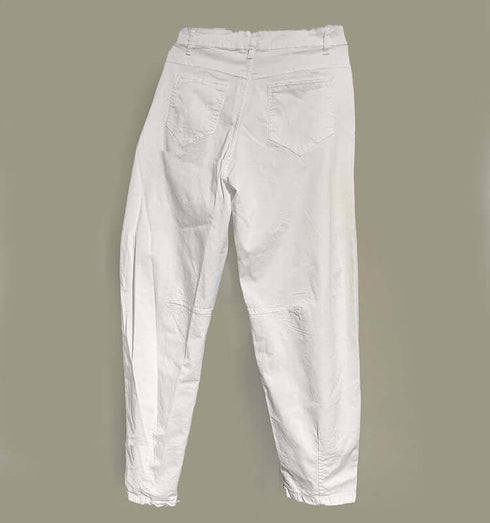 ג'ינס כותנה לבן בגזרת בלון גבוהה, סטייל נוח ומחמיא - MIKAI