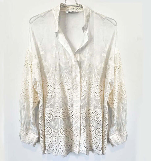 חולצה מכופתרת לבנה , שיפון עם רקמה בשילוב תחרה - MIKAI