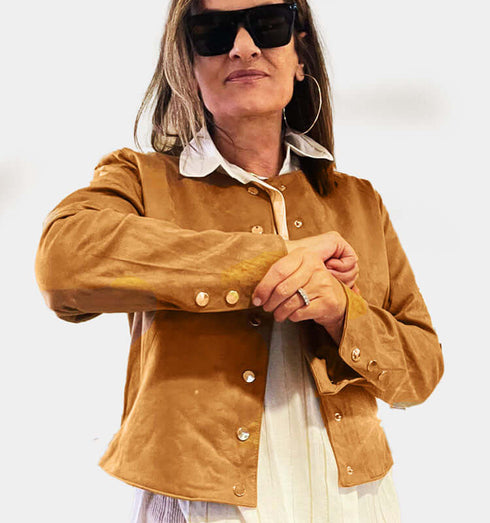 ג'אקט קטיפה דמוי ז'מש חתיכי עם כיסים בגוון כאמל - MIKAI