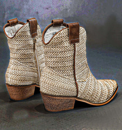 מגפון בוקרים קצר עם הדפס טרנדי בגוון ניוד - MIKAI