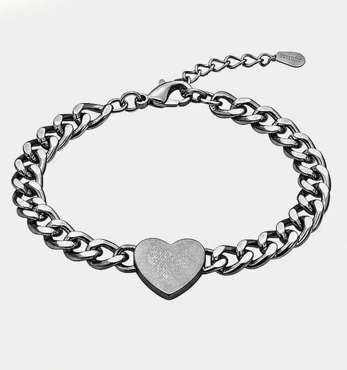 שרשרת כסף יפיפייה עם תליון לב, עשויה מתכת קלה וידידותית לעור