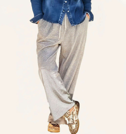 מכנסי כותנה קלילים בגוון לבן עם פסים, גומי במותניים וכיסים, נוחים ליום יום