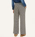 מכנסי כותנה קלילים בגוון אפור עם פסים, גומי במותניים וכיסים, נוחות ואלגנטיות לכל צורות הגוף.