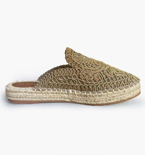 כפכף אספדריל טרנדי עם עליון תחרה בגוון ירוק - MIKAI