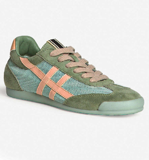 Stylish green sneakers with mesh and brown accents, perfect for casual wear and a trendy look.