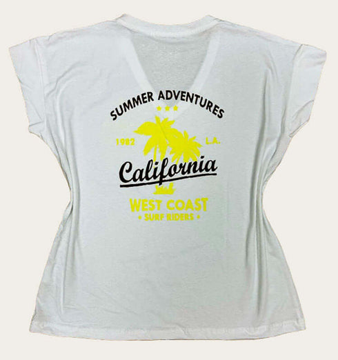 טישרט כותנה צווארון וי רחב בגוון לבן עם הדפסים מלפנים ובגב, מושלם ליום-יום.