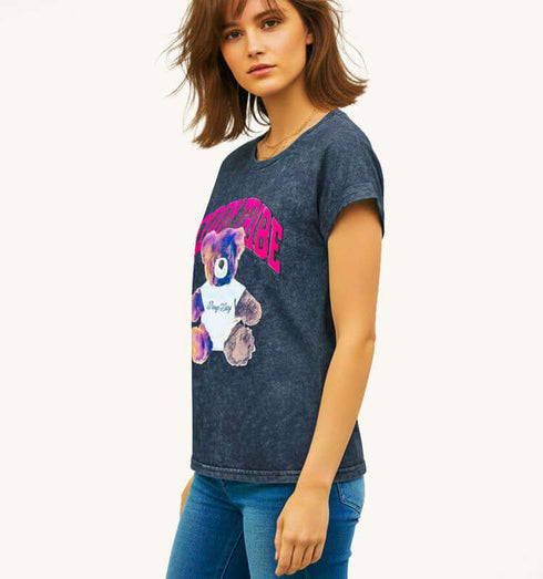 טישרט כותנה עם צווארון עגול בגוון אפור והדפס דובי, לוק יומיומי ונעים