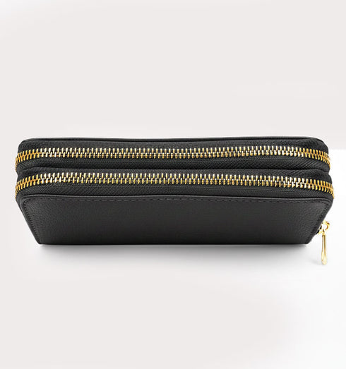 ארנק מעוצב בגוון שחור ועשיר, עשוי מעור איטלקי איכותי