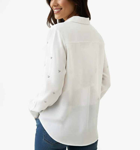 חולצת כותנה לבנה מכופתרת מעוטרת בלבבות כסופים