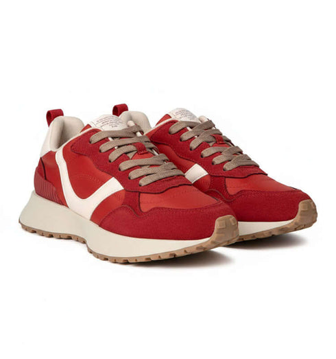 סניקרס ריצה קורינה בגווני אדום לבן עם סוליה לבנה ועיצוב מודרני.