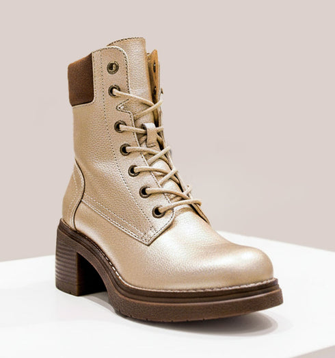 מגפי זמש גבוהים בגוון מוזהב עם שרוכים וסגירת רוכסן