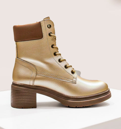 מגפי זמש גבוהים בגוון מוזהב עם שרוכים וסגירת רוכסן