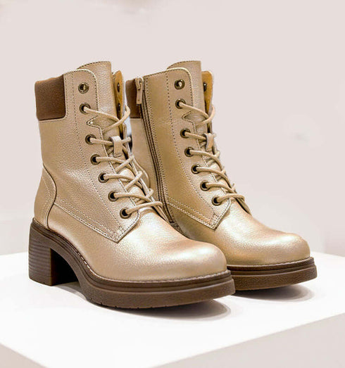 מגפי זמש גבוהים בגוון מוזהב עם שרוכים וסגירת רוכסן