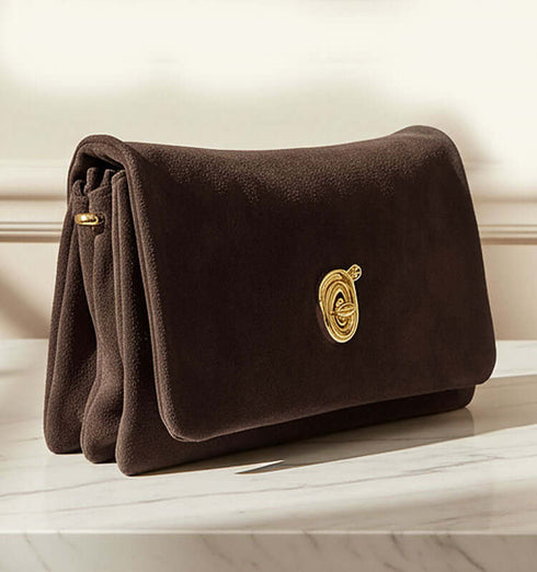 תיק צד שלושה תאים מעור ז'אמש בצבע חום שוקולד עם רצועות, עיצוב מודרני ואיכות תפירה גבוהה.