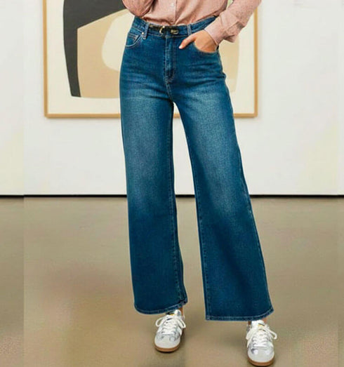 ג'ינס משופשף עם מותן גבוה, סגנון פדלפון, מתאים למראה יומיומי ושיקי, צבע כהה, דגם נוח ומגוון.