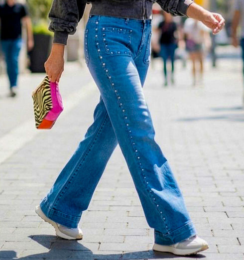 ג'ינס פדלפון עם גזרה גבוה, כיסים חיצוניים וניטים בכיסים ובצידי המכנס