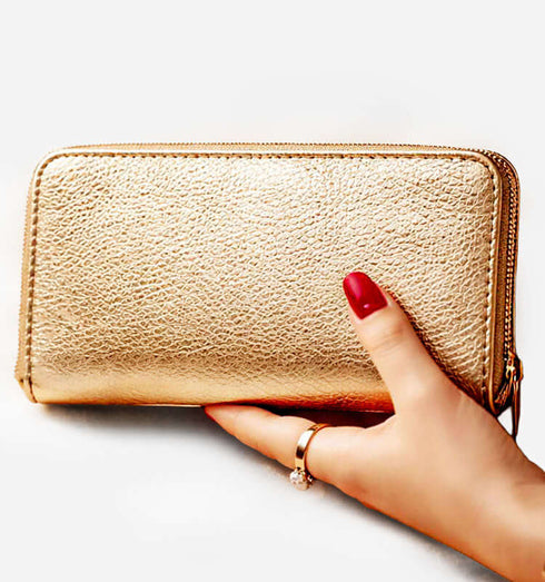 ארנק מעוצב בגוון מוזהב ועשיר, עשוי מעור איטלקי איכותי