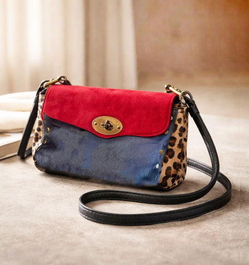 תיק צד מעורות פרווה, אדום, אפור ועוד, עם רצועת עור שחורה