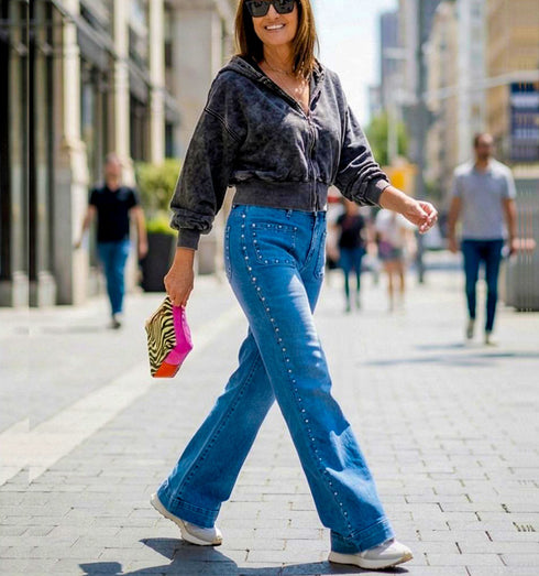 ג'ינס פדלפון עם גזרה גבוה, כיסים חיצוניים וניטים בכיסים ובצידי המכנס