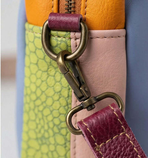 תיק צד מעור נפה בגווני תכלת, כתום ועוד. עם רצועת כתף סגולה תואמת