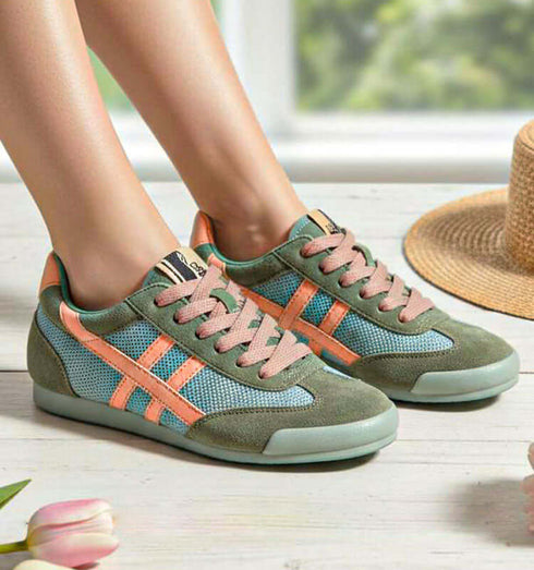 סניקרס טרנדיות קייציות בגווני טורקיז וסמל ורוד