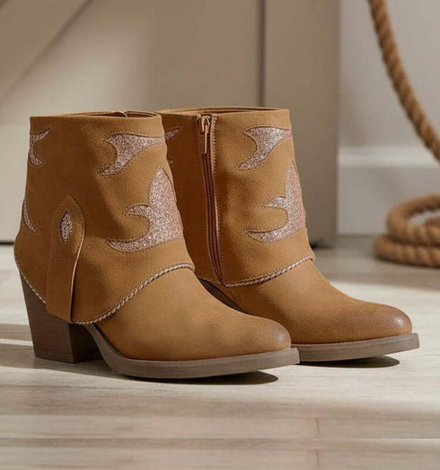 מגפונים לנשים בגוון כאמל, מקופלות עם רקמה כסופה, עם רוכסן .