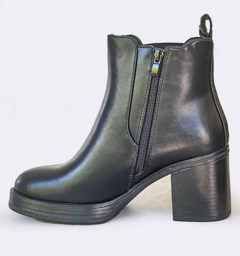 מגפון עור לייקרה שחור - MIKAI