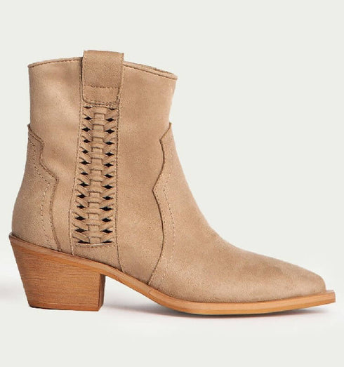 מגפון עור ז'אמש בגוון ניוד - מגפוני בוקרים מסוגננות מעור ז'אמס בצבע ניוד - MIKAI