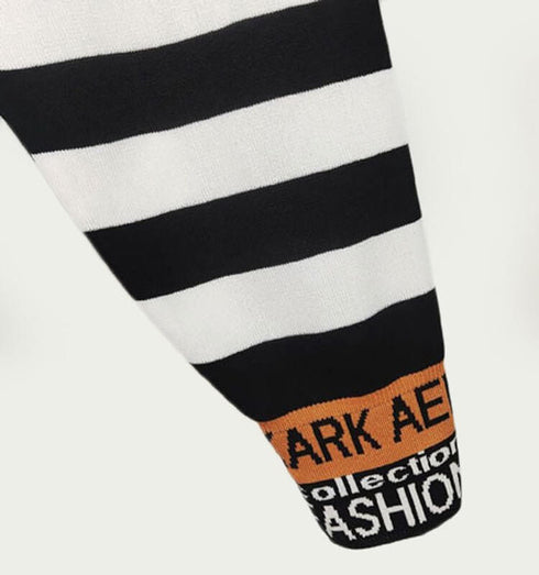 טרנינג פסים עבים - מכנס פסים שחור לבן עם הדפס בשוליים - MIKAI