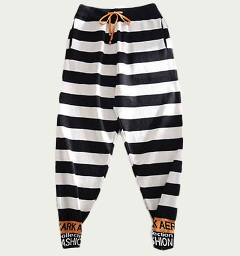 טרנינג פסים עבים - מכנס פסים שחור לבן עם הדפס בשוליים - MIKAI