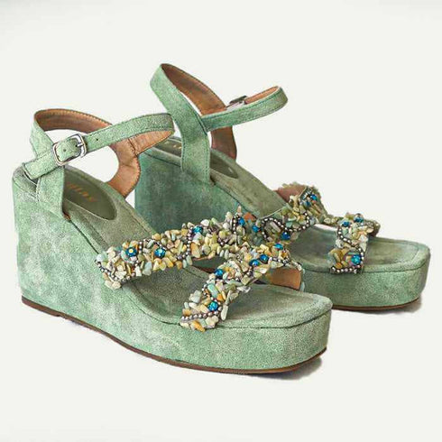 סנדל רצועות אבנים ירקרק - סנדלי פלטפורמה מצופות ז'אמש עם רצועות אבנים צבעוניות - MIKAI